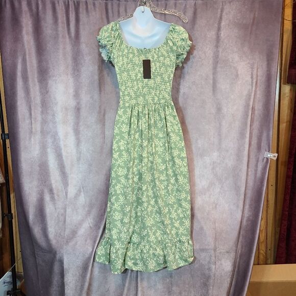 Ever After Green Floral Smocked Dress Size Medium - Picture 3 of 4